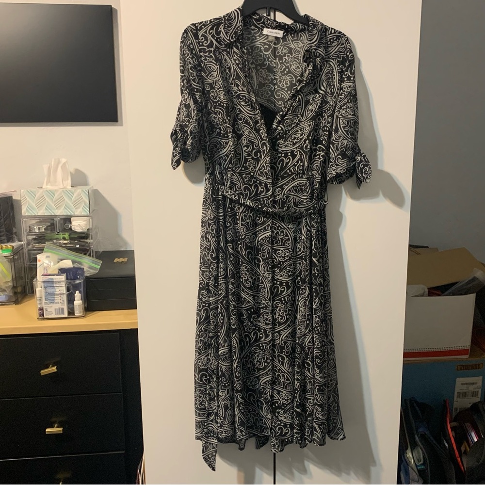 Calvin Klein Black and White Paisley Print Dress with Tie. Size 4